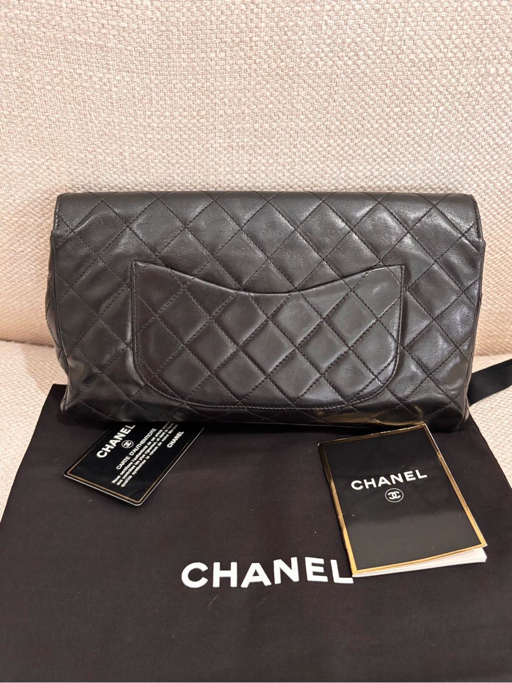 Authentic CHANEL single flap black lambskin 24k gold hardware clutch - Picture 2 of 13